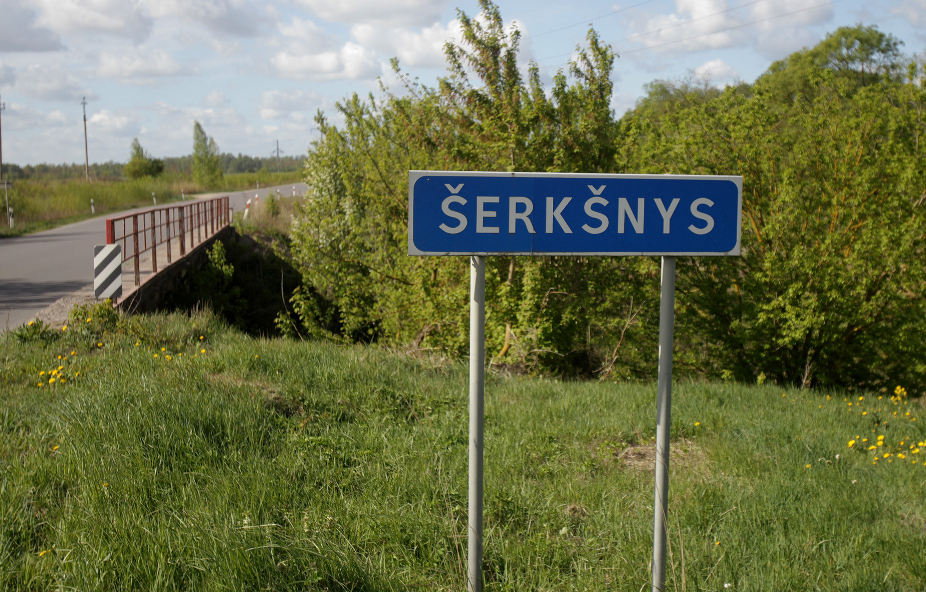 Šerkšnės (Šerkšnio) upės pavadinimas kilęs nuo žodžio šerkšnas ir asocijuojasi su šviesumu, baltumu; upelis galėjo vardą gauti dėl skaidraus vandens. Algimanto Barzdžiaus nuotr.