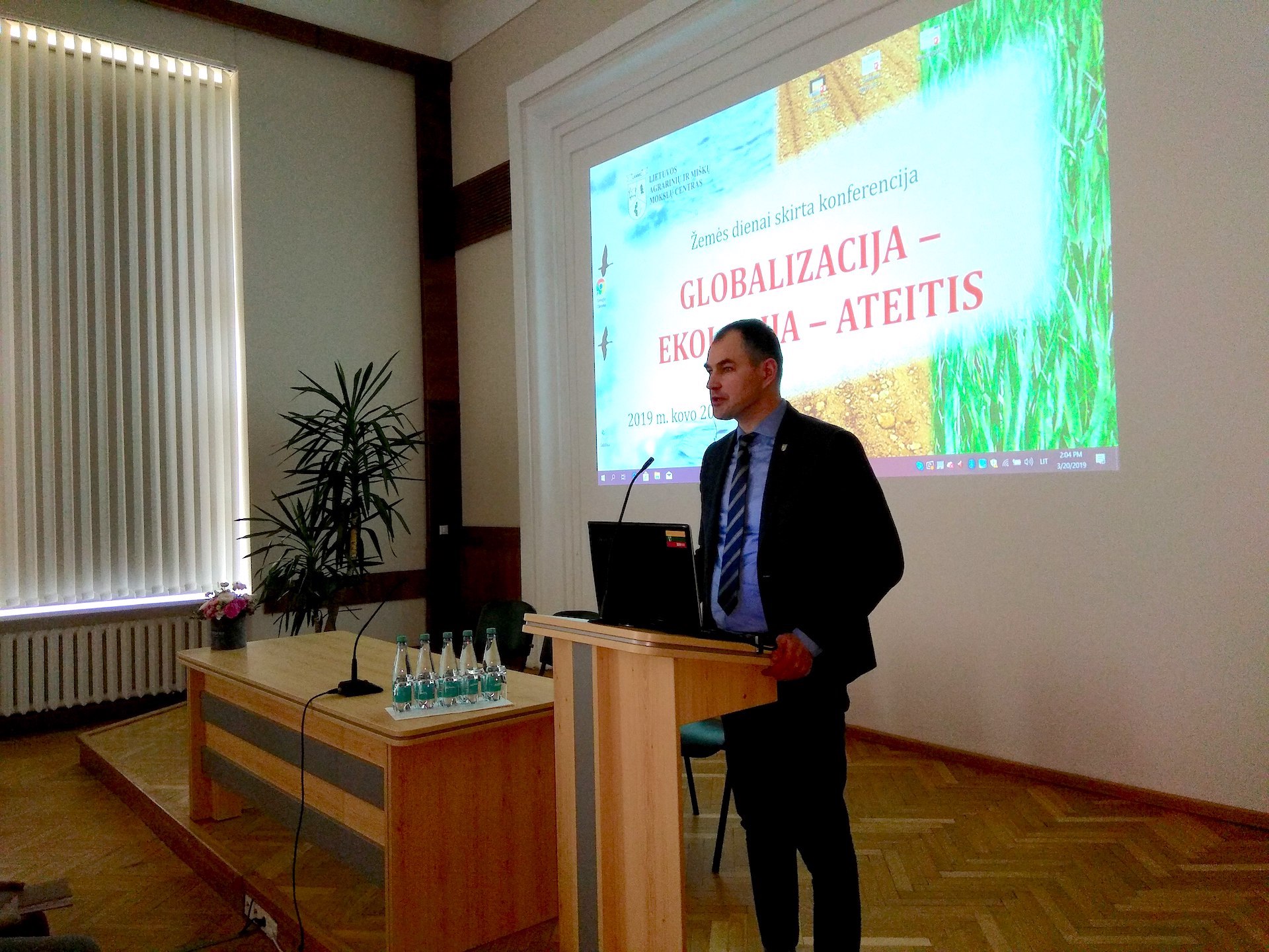 Renginį pradėjo ir susirinkusiuosius pasveikino LAMMC direktorius dr. Gintaras Brazauskas. Savo kalboje jis pabrėžė, kad turime tik vieną planetą Žemę, todėl turime ją tausoti ir saugoti. D. Kuprijanovo nuotr. 