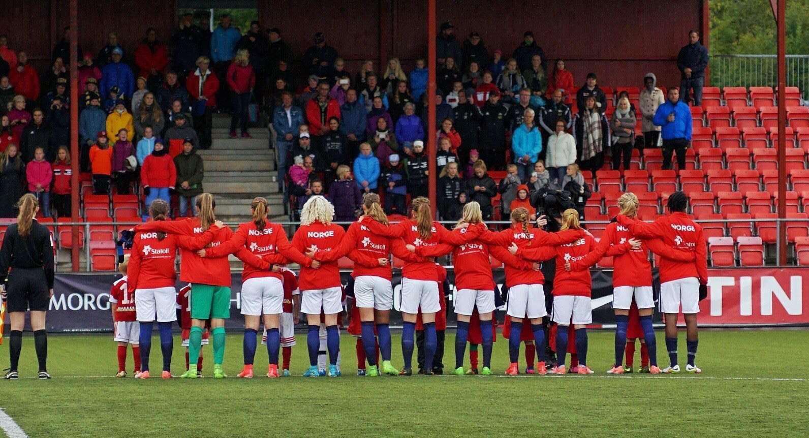 Rugilė džiaugiasi, kad jos pasirininkimą žaisti futbolą palaiko ne tik artimiausi šeimos nariai, bet ir draugai./ Asmeninio archyvo nuotr.