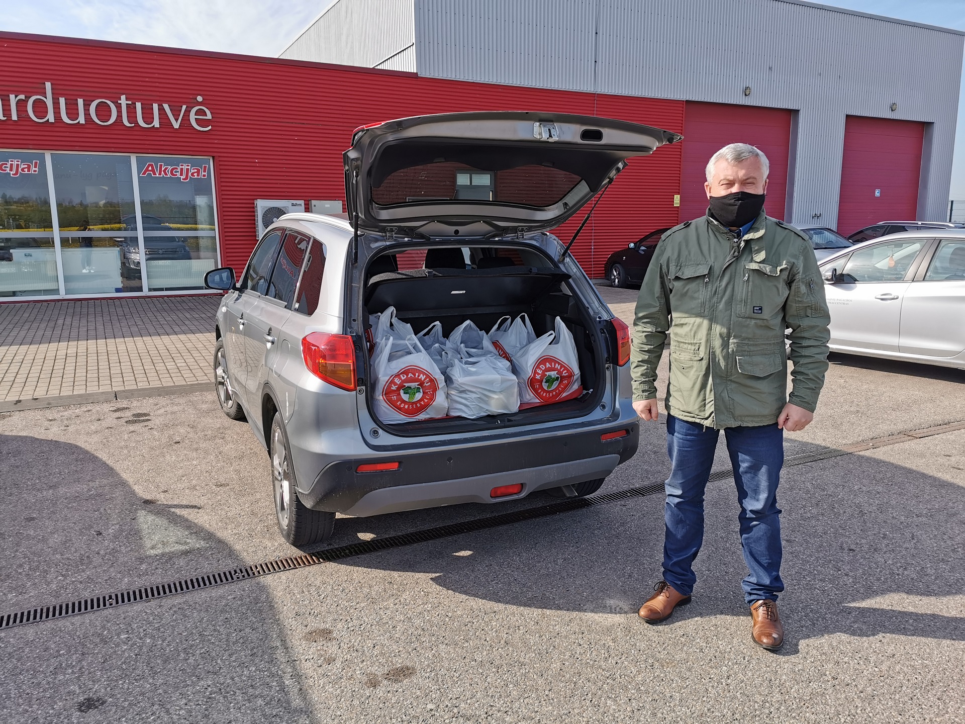 Krašto senjorams išdalyti dar 207-i gausūs Kėdainių konservų fabriko produkcijos maisto paketai.