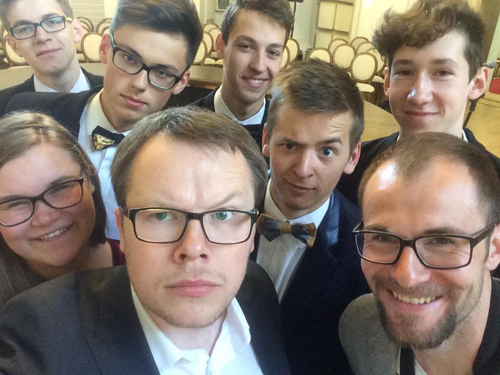  Su savo mokytojais ir draugais – Vidmantu Valantiejumi (centre), Jonu Stankevičiumi (kairėje) ir jaunimo grupe „Groovy Boys“