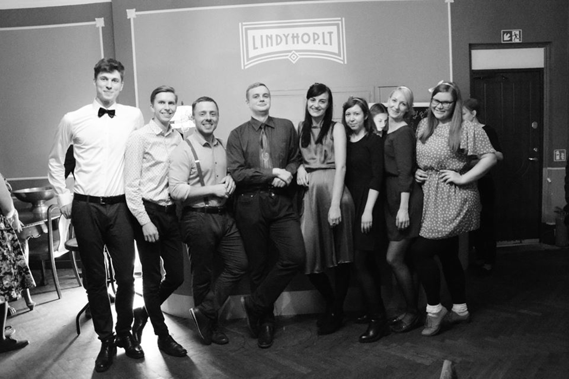 Agota (dešinėje) kartu su lindyhop grupe prieš vieną iš savo pasirodymų.