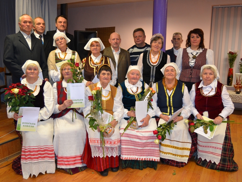 Kėdainių kultūros centro Kalnaberžės skyriaus suaugusiųjų folkloro ansamblis KALNABERŽIAI./ Asmeninio archyvo nuotr.