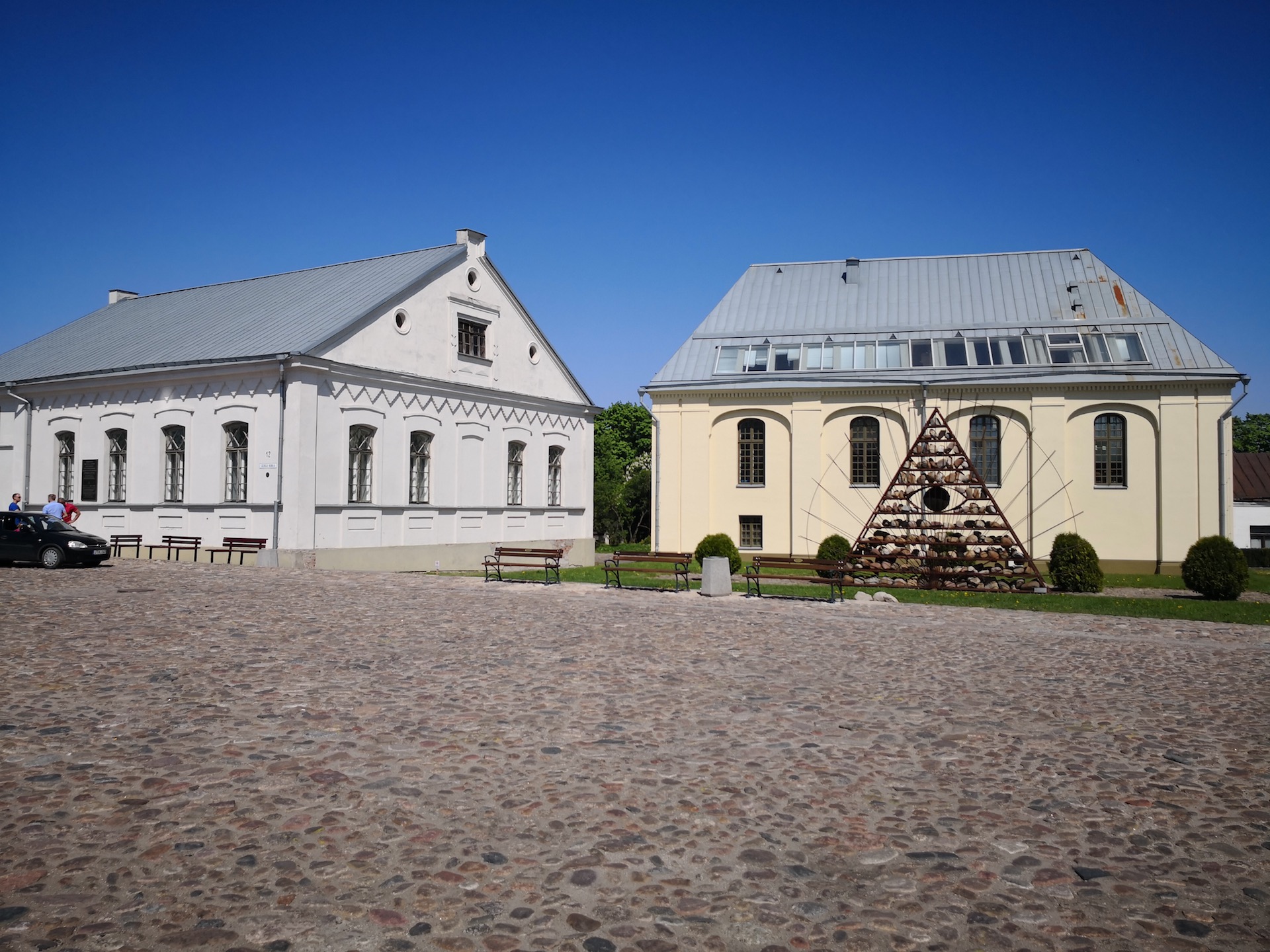 Kadaise itin gausią žydų bendruomenę turėjusiuose Kėdainiuose yra išlikusios trys sinagogos – dvi jų jau senokai pritaikytos bendruomenės poreikiams. Džiugu, kad ir trečioji pagaliau sulaukė savo eilės. A. Kasparavičiaus nuotr. 