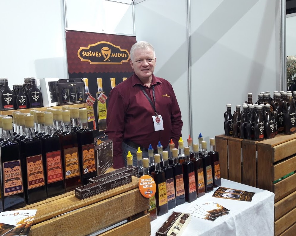 Midaus gamintojas plinkaigališkis Erikas Augustinavičius: „Nemažai savo produkcijos parduodavome mugėse, šventėse, bet renginiai atšaukiami. Netgi šnekama, kad ir kalėdinės mugės gali būti atšauktos. Taigi šiems metams optimistinių prognozių nesitikiu.“ Asmeninio archyvo nuotr.