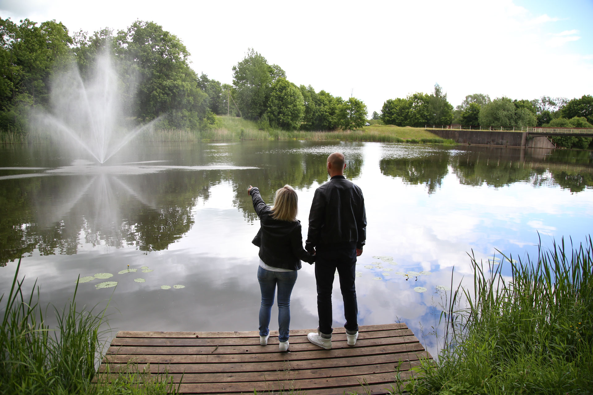 Šilkaičiai sparnų į užsienį kelti neketina – savo laimę ir ateitį šeima lipdo Kėdainių rajone. / G. Minelgaitės nuotr. 