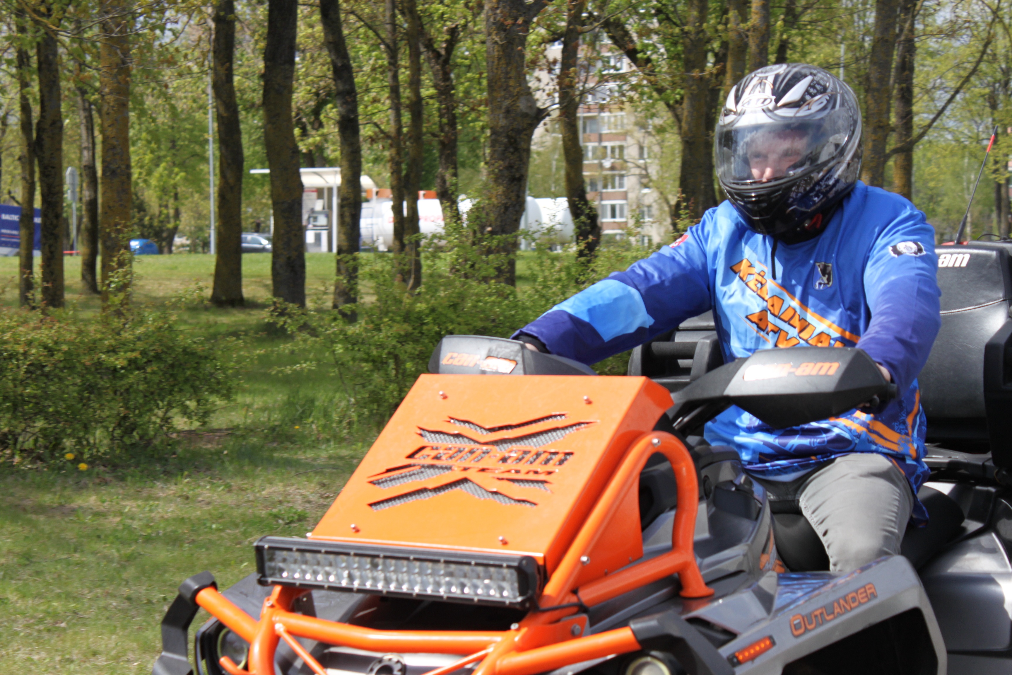 ) 2019 metų sezono atidarymo šventės kolonoje riedėjo ir dviračiai, ir triračiai, ir keturračiai motociklai bei netgi mopedai. J. Šveikytės nuotr.