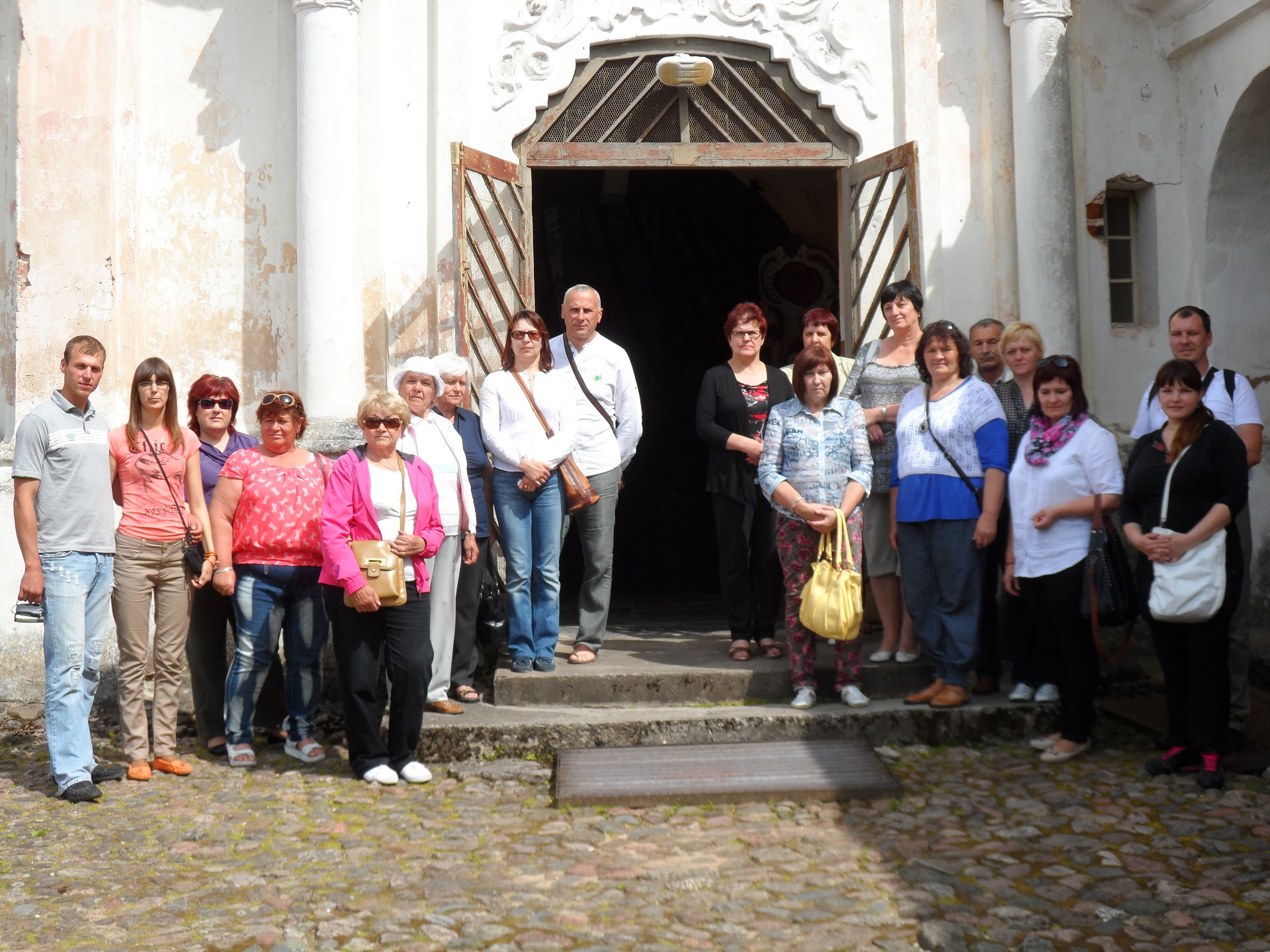 Pažintines keliones po kitus Lietuvos miestus mėgstanti Janina Parašinieč lankėsi Tytuvėnų vienuolyne./ Asmeninio archyvo nuotr.
