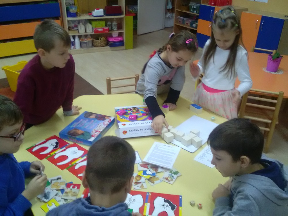 Projekto metu buvo rengiamos įvairios akcijos: ,,Mūsų rankos švarios“, ,,Taisyklinga laikysena“, ,,Sveiki dantys“, ,,Saugios atostogos“. 