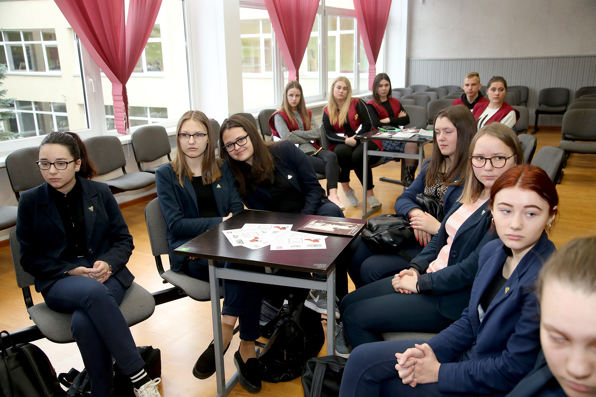 Konferencijos metu kartu su rajono gimnazijų moksleiviais buvo analizuojamos ir vertinamos žinios apie naujas problemas, kylančias dėl visų prekybos žmonėmis formų, taip pat buvo ugdomas ir keliamas supratimas apie prekybos žmonėmis prigimtį ir mastą. A. Barzdžiaus nuotr.