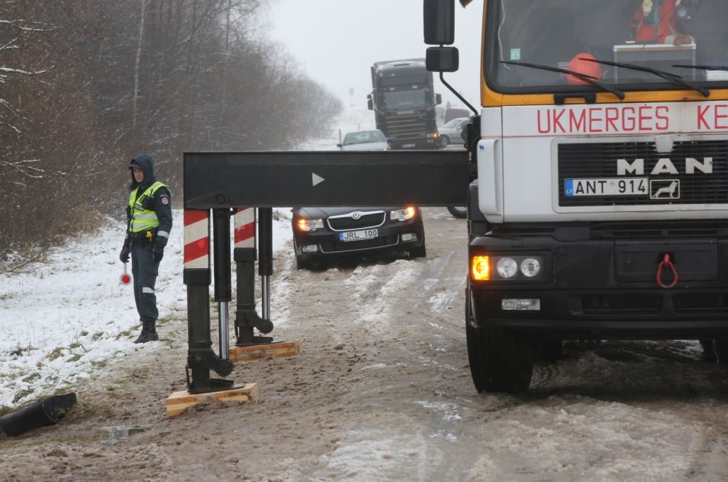 Įvykio vietoje dirbo ir gelbėtojai, ir policija./ BNS nuotr.