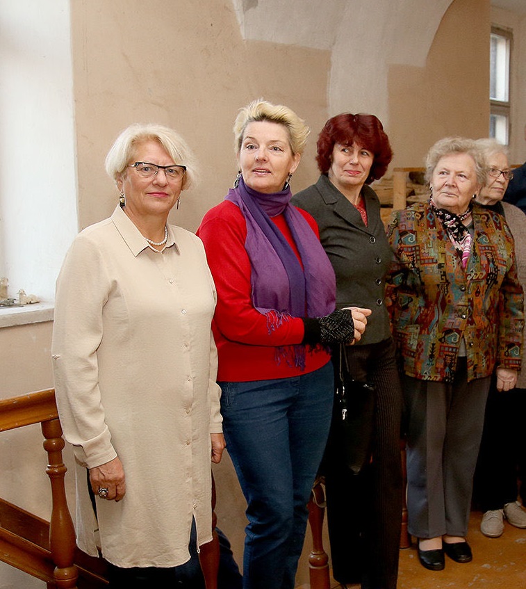 Tėvo Stanislovo surinktos religinės knygos ne vienus metus gulėjo Dotnuvos vienuolyno koridoriuje sudėtos į dėžes, visuomeninis judėjimas „Mūsų krašto sėkmei“ ėmėsi iniciatyvos šias knygas sutvarkyti. / A. Barzdžiaus nuotr.