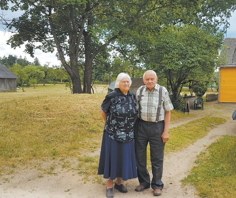 „Draugiškai visą gyvenimą gyvenom. Būdavo kitą kartą, kad kokį žodį griežtesnį pasakai, bet kad vyras triukšmą keltų, tai ne – šito pas mus nebuvo“, – pasakoja Genovaitė. A. Kupčinskaitės nuotr. 