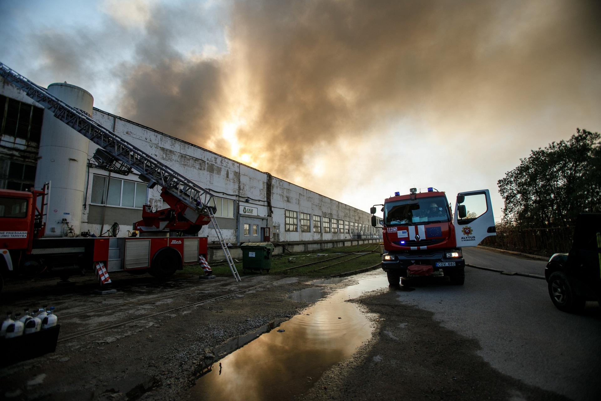 Nors savaitgalį mūsų krašte buvo fiksuojamas vidutinis oro užterštumo lygis, specialistai ramina – su gaisru Alytuje jis neturi nieko bendro. / Eriko Ovčarenko, BNS nuotr. 