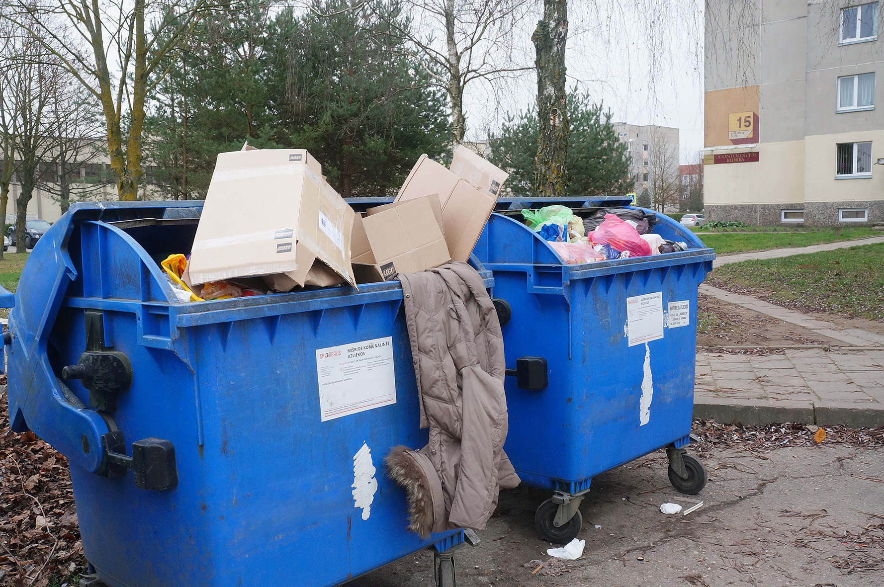 Nepaisant to, kad aplinkosauginės idėjos įgauna pagreitį ir nemažai žmonių jomis domisi, visgi ne visuomet infrastruktūra ir teikiamos paslaugos gyventojams leidžia kokybiškai rūšiuoti. A. Barzdžiaus/ „Rinkos aikštės“ archyvo nuotr. 