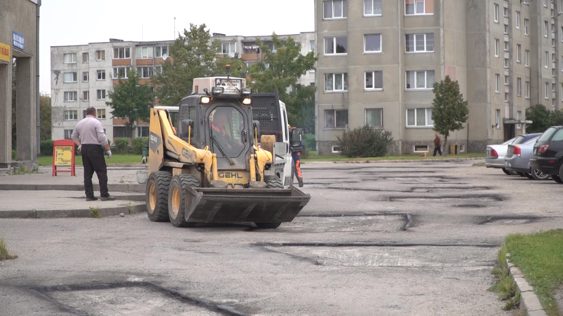 Ukmergės versmės“ darbų vadovas Gintas Imbrasas: „Kol leidžia geri orai, dirbame visu pajėgumu.“ / KKTV stop kadras