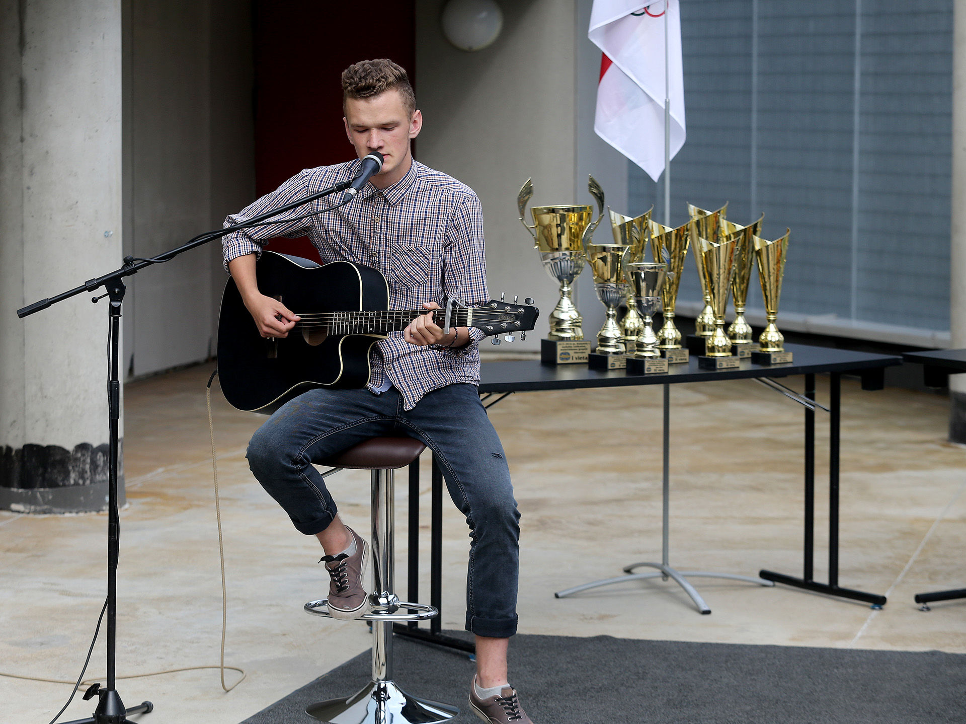 A. Barzdžiaus nuotr./ Jausmingoje šventėje – kėdainiečio Valentino Abariaus gitaros akordai