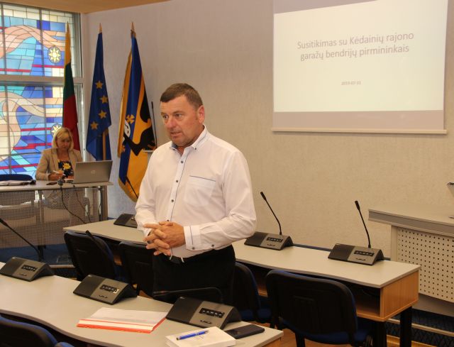 Rajono meras Valentinas Tamulis inicijavo visų oficialiai Kėdainių rajono savivaldybėje registruotų garažų bendrijų atstovų susitikimą./ Kėdainių r. savivaldybės nuotr. 