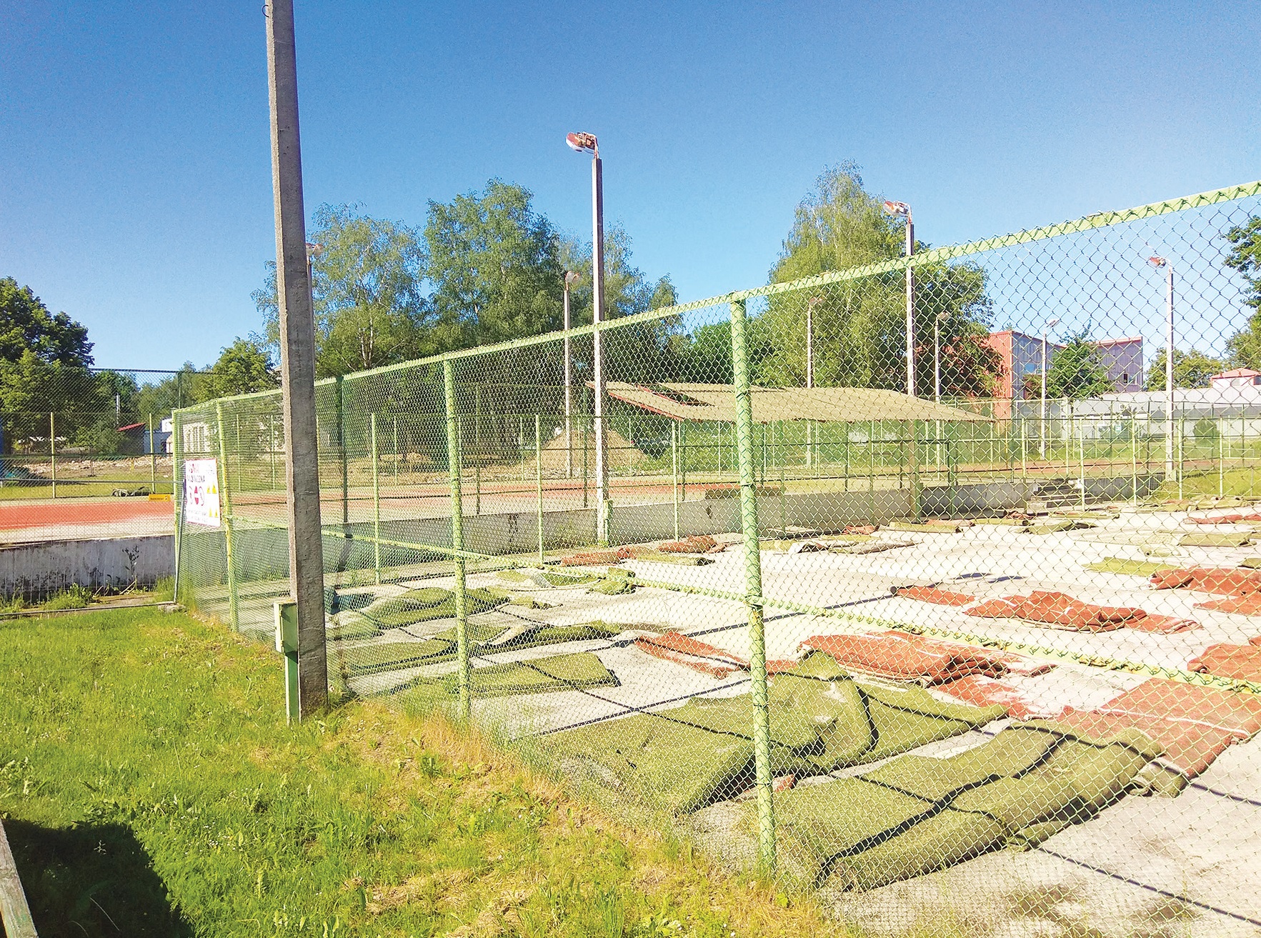 Jau įsibėgėjo ir teniso aikštynų rekonstrukcijos darbai, atsieisiantys gerokai per 300 tūkst. eurų.  D. Kuprijanovo nuotr.