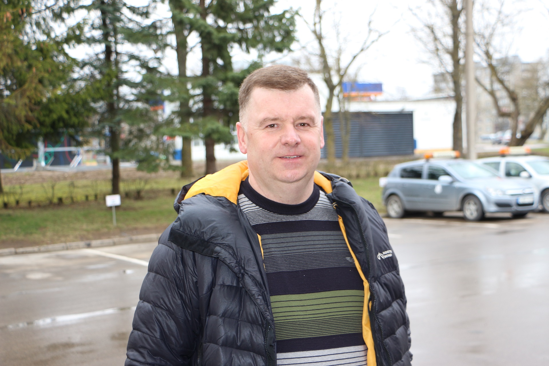 Darius Svirskis gyvena Kėdainiuose, tačiau nuo pat gimimo iki dabar Vincgalyje registruotas vyras tikina visą savo laisvalaikį su žmona leidžiantis kaime. D. Borodinaitės nuotr.