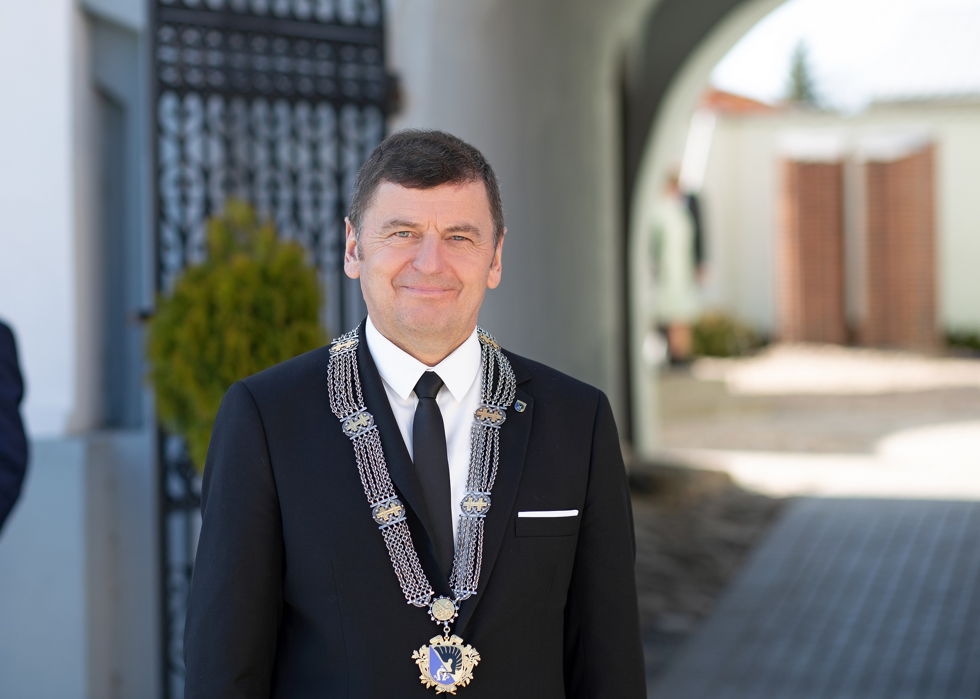Rajono meras Valentinas Tamulis visuomenei ir rajono tarybai pristatė savo praėjusių metų ataskaitą. Nors pirmi darbo metai naujose pareigose – nelengvas iššūkis, rezultatai yra palankūs. Sudarytas strateginis rajono dešimtmečio planas, vykdomi ir baigiami gyventojams itin aktualūs projektai. Giedrės Minelgaitės-Dautorės / „Rinkos aikštės“ archyvo nuotr.