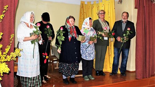 Beinaičių bendruomenė palaiko ryšį su Jonavos teatru, kuriame vaidina kraštietė Bronė Zubrickaitė. Asmeninio archyvo nuotr.
