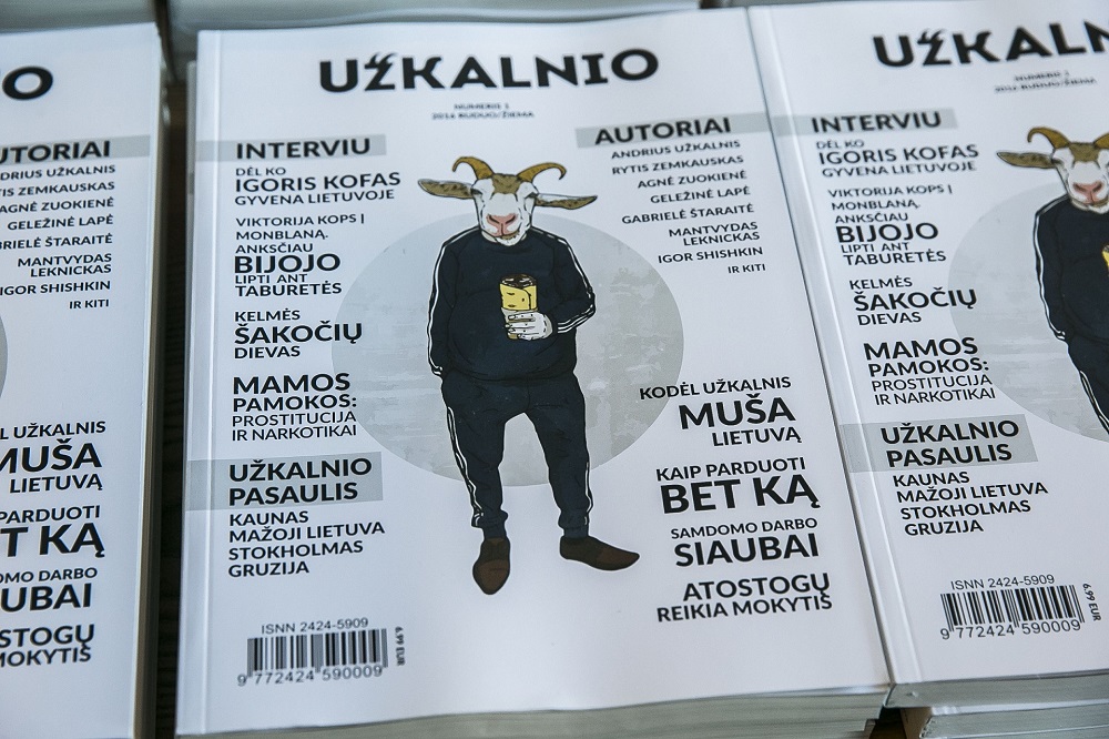 „Užkalnio žurnalo“ vyriausioji redaktorė Fausta Marija Leščiauskaitė sako, kad žurnalams šiais laikais sekasi tikrai neblogai, juo labiau kad yra tikrai daug žmonių, kuriems tekstų skaitymas internete tiesiog nėra mielas širdžiai. BNS (Viganto Ovadnevo) nuotr. 