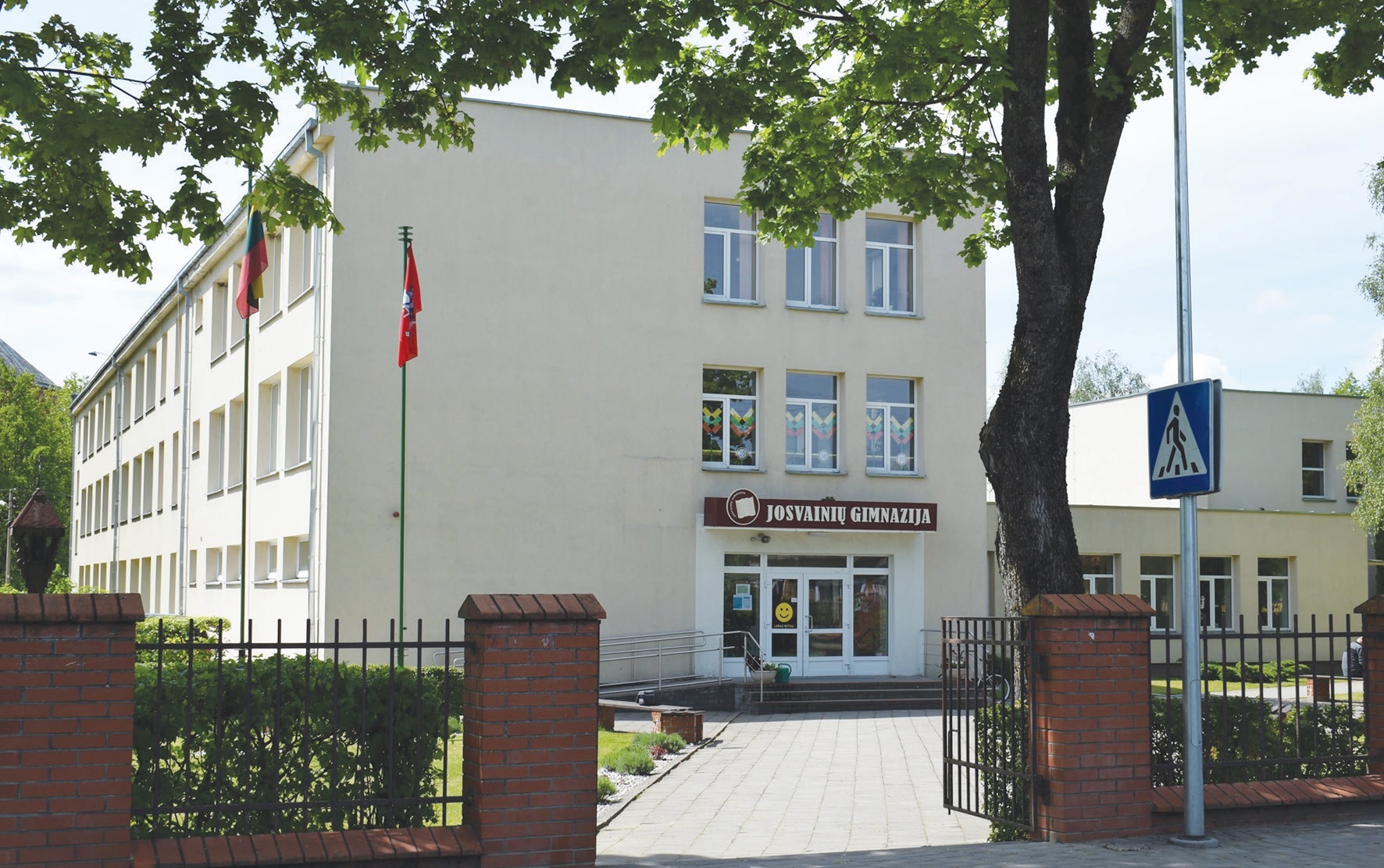 Josvainių gimnazija projekte dalyvauti nusprendė po to, kai mokyklos bendruomenę ištiko nelaimė. Paaiškėjo, kad psichologo konsultacijos reikalingos buvo ne tik mokiniams, bet ir jų tėvams ir mokytojams.