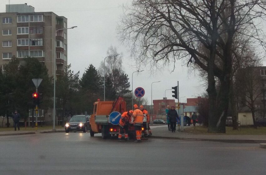  Gatvių duobes užpila, žvyrkeliams – per anksti