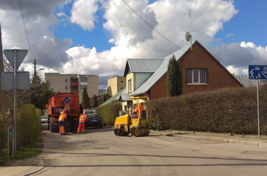 Kėdainių mieste pradėti duobių asfaltavimo darbai