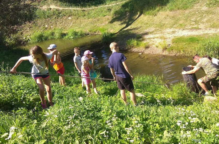  Vaikai valė Dotnuvėlės upelį ir mokėsi tausoti gamtą