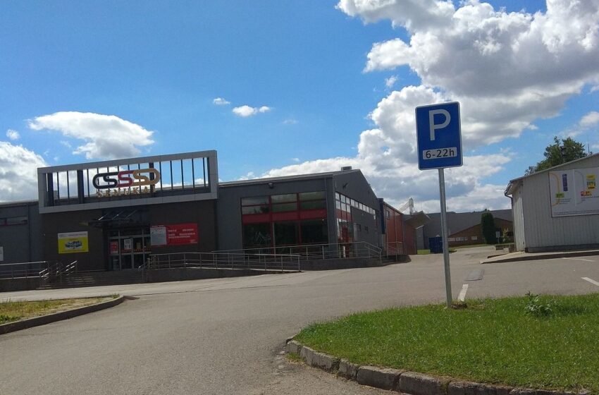  Prie „Senukų“ naktį automobilio jau nebepaliksite – pastatyti specialūs ženklai