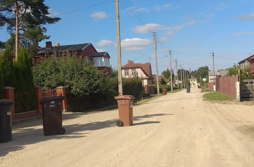  Gyventojai surengė protesto akciją: gatvę užtvėrė konteineriais