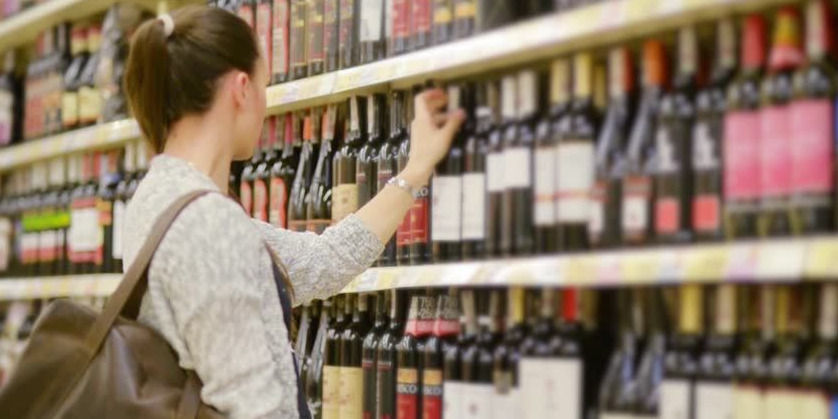  Už alkoholio pardavimą jaunesniems nei 20 metų asmenims – iki 180 eurų bauda