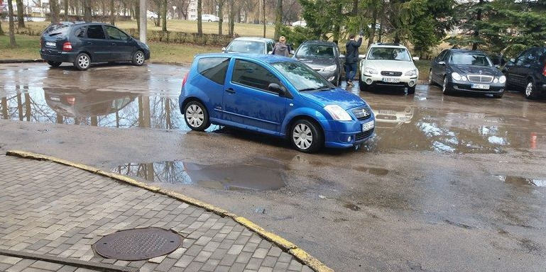  Kas pametė automobilį?