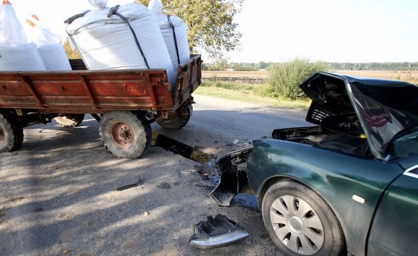  Už Josvainių – lengvojo automobilio susidūrimas su priekaba (fotogalerija)