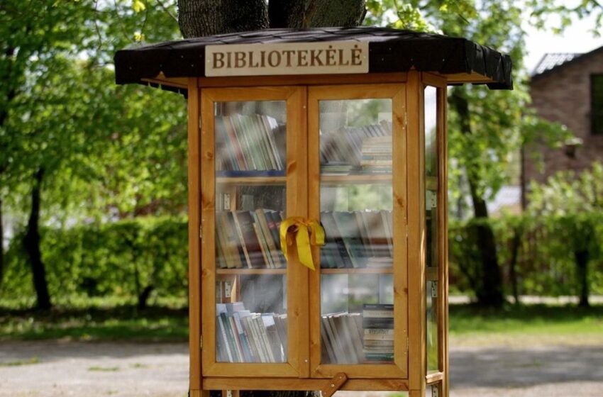  Persikels ir lauko bibliotekėlė