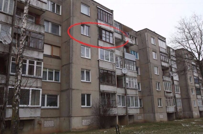  Žudiko bute padarė kratą – rasti kraujo klanai