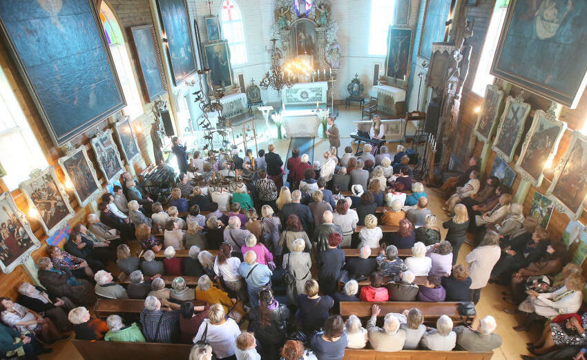  Paberžę šildė Tėvo Stanislovo atminimo melodijos (foto, video)