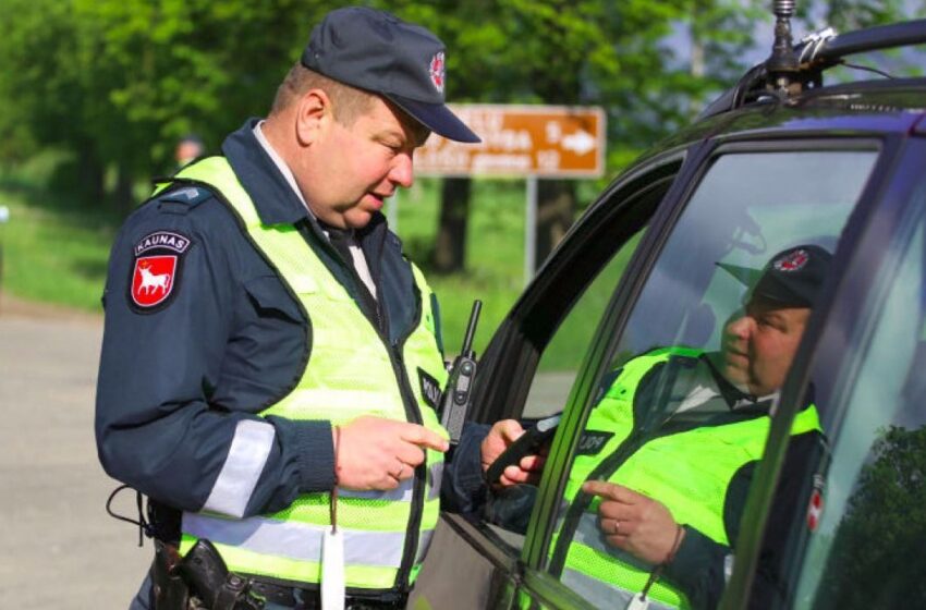  Apdaužė du automobilius, spruko, bet buvo sulaikytas