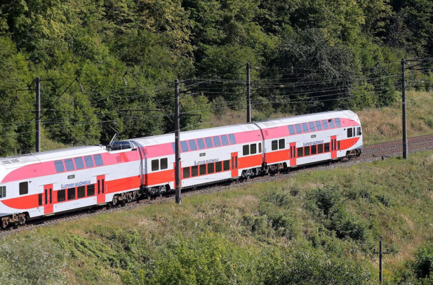  Per Vėlines ir moksleivių atostogas papildomai važiuos ir traukiniai