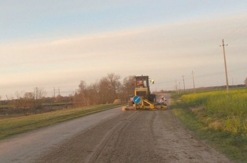  Kol oro sąlygos tinkamos, greideriuojami žvyrkeliai