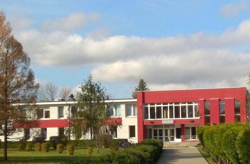  Moksleivis pamelavo, kad dega gimnazija