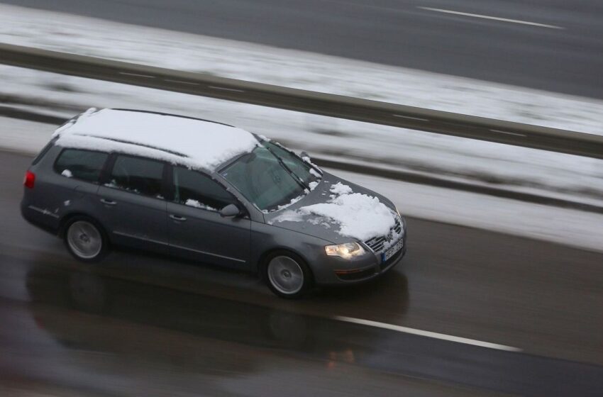  Naktį eismą vietomis sunkins šlapdriba, sniegas, galimas plikledis