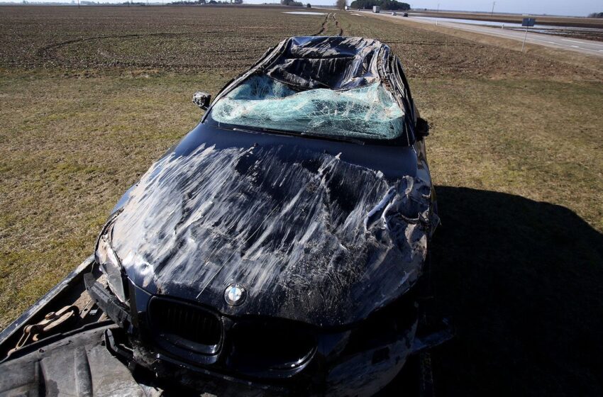  Galingas BMW virto aukštyn ratais (FOTOGALERIJA)