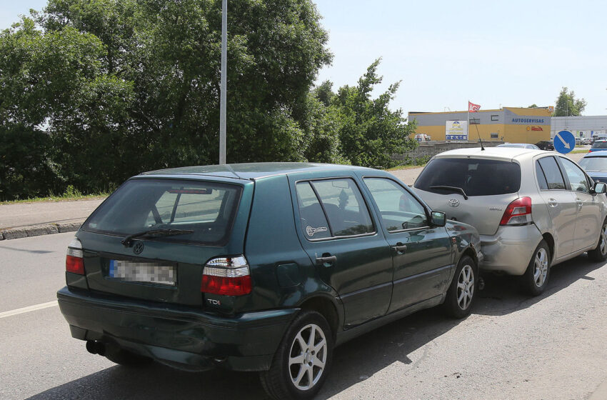  Mieste – penkių automobilių susidūrimas (su fotogalerija)