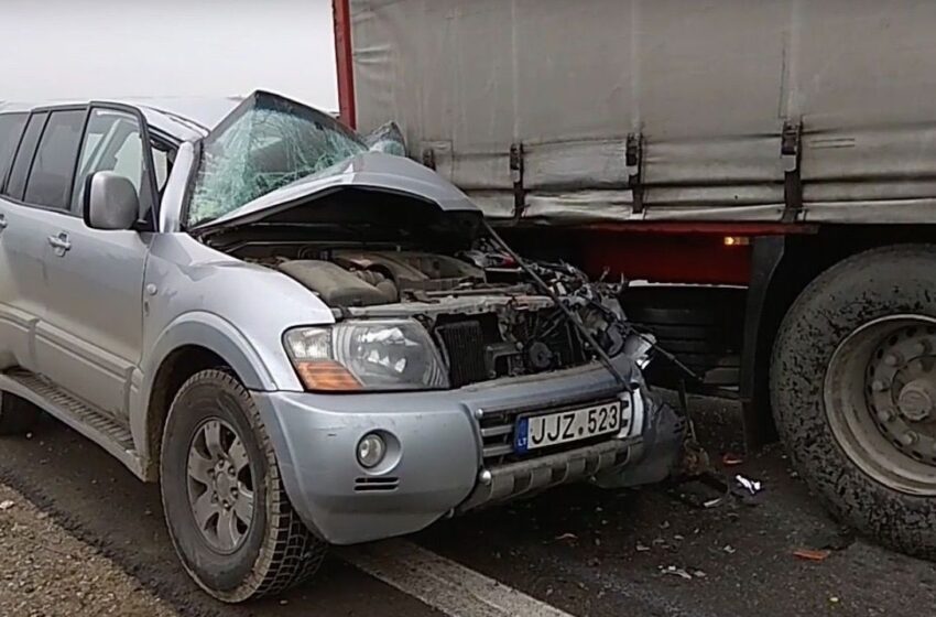  „Via Baltica“ kelyje susidūrė vilkikas ir visureigis (VIDEO)