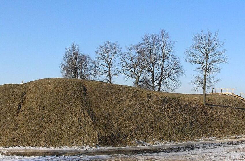  Bakainių piliakalnis gražiausiųjų trisdešimtuke