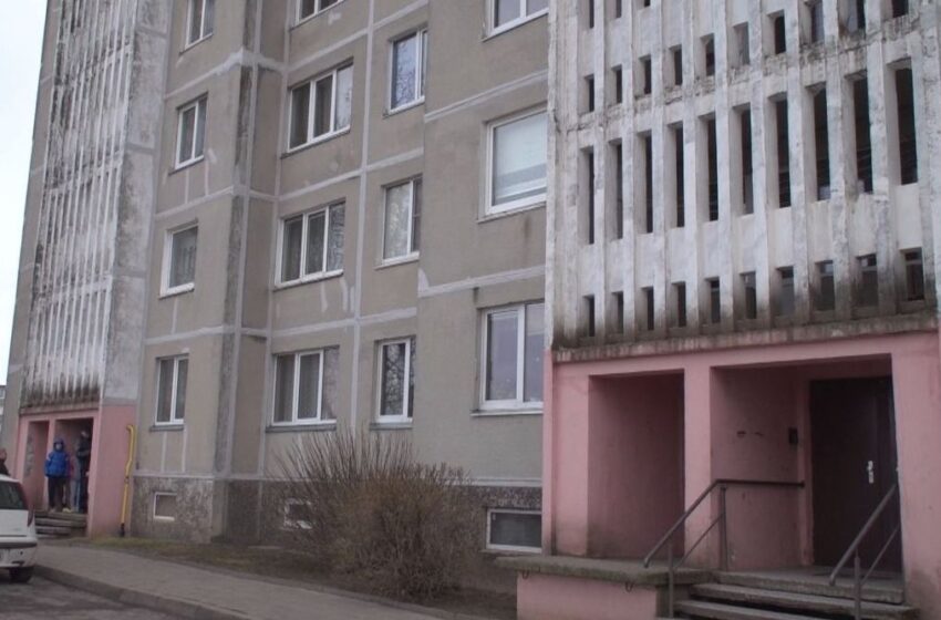  Kėdainiuose jau pradėta daugiabučių laiptinių dezinfekcija