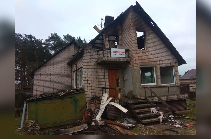  Karšta Naujųjų naktis: degė namas, tualetas ir konteineriai